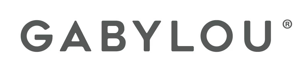 Logo texte gris affichant « GABYLOU » avec un symbole de marque déposée. Mode Grande taille