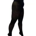 Une personne portant des collants noirs transparents Collants Diamant avec un motif géométrique se tient debout sur un fond blanc. Mode Grande taille