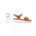 Sandales pieds larges MIA - Gabylou : sandale marron avec semelle blanche, bride à la cheville et icône pied "large" à côté de la chaussure. Mode Grande taille