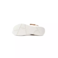 Vue de dessous des Sandales pieds larges MIA - Gabylou en blanc, mettant en valeur sa semelle texturée et à motifs sur fond blanc. Mode Grande taille