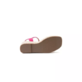 La semelle des Sandales compensées pieds larges Vic - Gabylou, dotée d'une base beige et de brides roses, est vue du dessous. Mode Grande taille