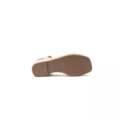 La semelle beige des Sandales compensées pieds larges Vic - Gabylou est présentée de dessous sur fond blanc. Mode Grande taille