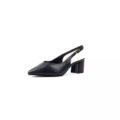 Les Sandales à talons pieds larges LEA - Gabylou sont des escarpins noirs à bout pointu avec un talon bloc épais et une bride blanche contrastante à l'arrière. Mode Grande taille