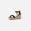 Sandales compensées pieds larges Vic - Gabylou : une sandale noire à bride cheville et semelle plateforme tressée, idéale pour un look estival élégant. Mode Grande taille