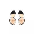 Une paire de Sandales compensées pieds larges noires Vic - Gabylou, dotées d'orteils ouverts et de brides à la cheville, vues de dessus sur fond blanc. Mode Grande taille