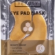 Des masques dorés pour le contour des yeux dans un emballage transparent et doré portant la mention "Masque lissant pour les yeux" pour une mise en beauté. Mode Grande taille