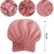 Bonnet Serviette Cheveux Ultra-Absorbant en microfibre rose avec un nœud à carreaux, des détails en gros plan et des dimensions étiquetées de 27cm x 26cm. Mode Grande taille