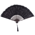 Éventail dentelle à paillettes noir avec pompon, entièrement ouvert sur fond blanc. Mode Grande taille
