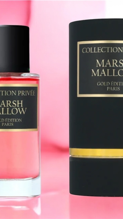 Un flacon et une boîte de parfum Parfum Marshmallow Collection Privée sur fond rose. Mode Grande taille