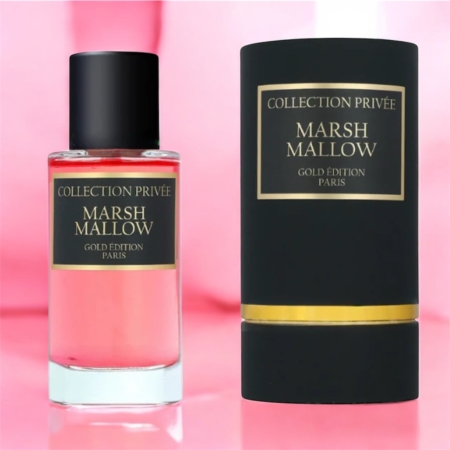 Un flacon et une boîte de parfum Parfum Marshmallow Collection Privée sur fond rose. Mode Grande taille