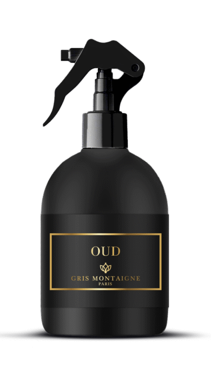 Flacon pulvérisateur de Désodorisant Textile Oud - Gris Montaigne Paris 250ml de couleur noire avec des accents dorés, représenté sur un fond blanc. Mode Grande taille