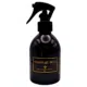 Un flacon pulvérisateur noir étiqueté "Spray Textile Midnight Blue 250ml - Gris Montaigne Paris" avec un texte doré sur le devant. Mode Grande taille