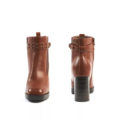 Bottines à talons 2XL Kim - Gabylou : bottines marron à talons épais, détail bride cloutée, vues de face et de dos. Mode Grande taille