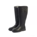 Une paire de Bottes cavalières mollets larges 5/6XL Laure - Gabylou, hautes bottes d'équitation noires avec boucles latérales, présentées sur un fond blanc. Mode Grande taille