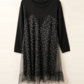 Robe noire en tulle à pois argentés pailletés à plat, vue de devant : empiècement jersey, manches longues et volant de tulle