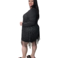 Robe noire grande taille en tulle à pois pailletés avec volant de tulle, vue de profil sur mannequin grande taille