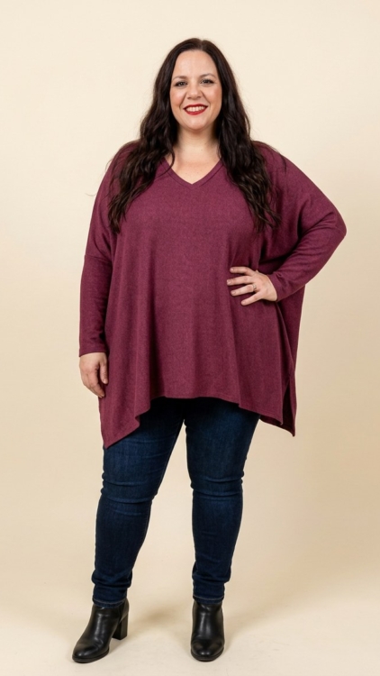 Pull col V oversize en maille douce, grande taille, porté avec un jean