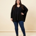 Pull col V oversize en maille douce, grande taille, porté avec un jean