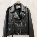 Perfecto en simili cuir noir grande taille vu de face sur cintre