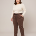 Pantalon suédine grande taille, coupe droite avec ceinture à nouer