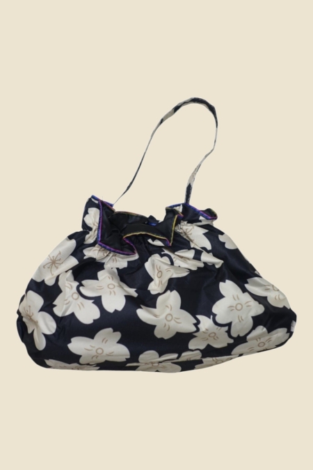Parapluie pliant anti-UV motif floral bleu nuit et blanc avec sa pochette assortie