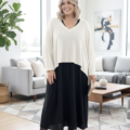 Pull court asymétrique en maille douce grande taille, col V, manches chauve-souris et pointes latérales