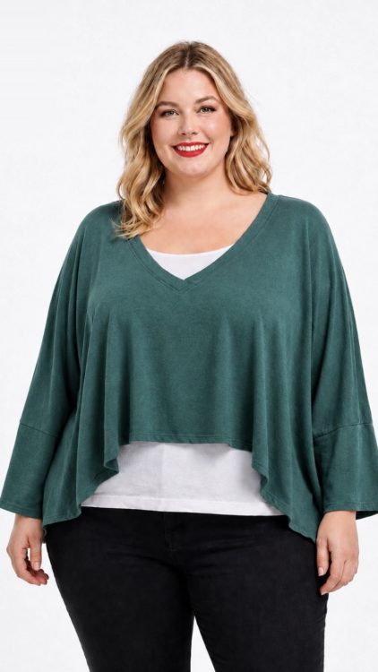 Pull court asymétrique en maille douce grande taille, col V, manches chauve-souris et pointes latérales