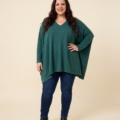Pull col V oversize en maille douce, grande taille, porté avec un jean
