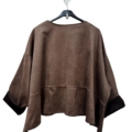 Vue de dos de la veste suédine grande taille marron taupe à coupe ample