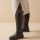 Bottes mollets larges 2XL Mélania 2026 Gabylou noires portées avec une robe pull gris chiné