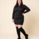 Bottes mollets larges 3XL Sandra Gabylou noires portées avec une robe pull noire