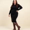 Bottes à talon mollets larges vario XL/2XL Chrystel Gabylou bordeaux portées avec une robe midi noire