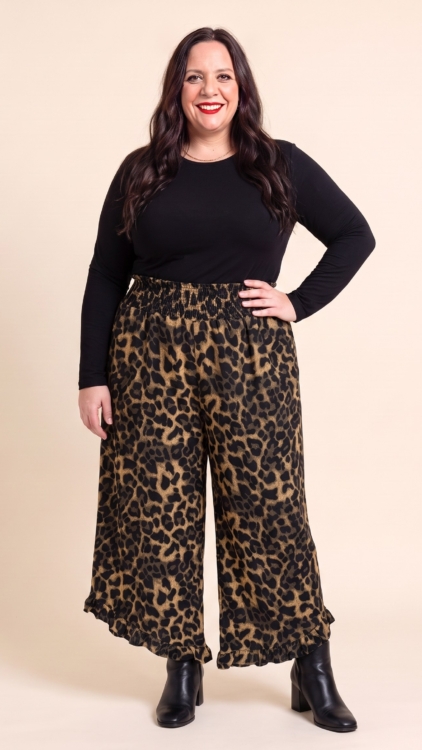 Pantalon léopard grande taille, taille smockée et bas de jambe à volants